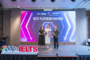 Smartcom English tự hào là đối tác Bạch Kim xuất sắc của IDP Việt Nam