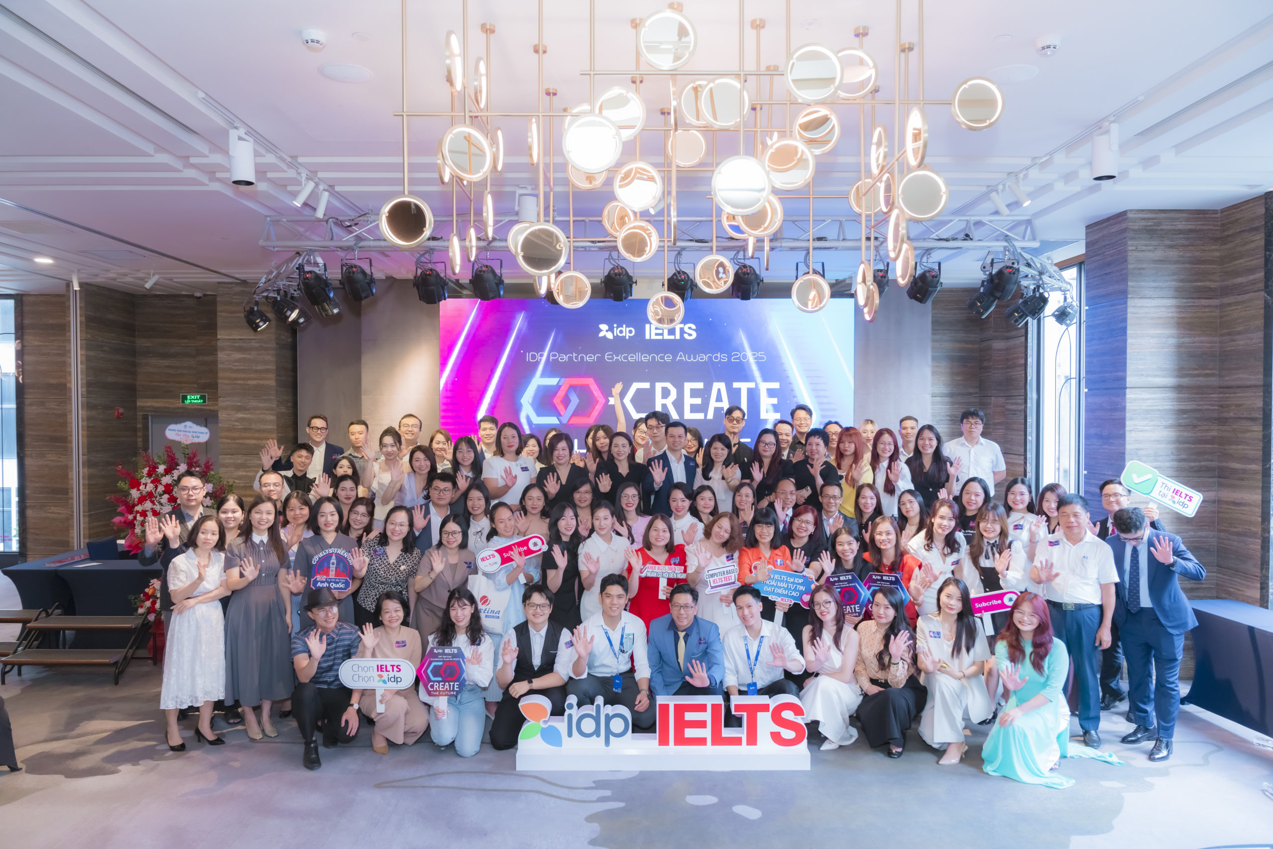 nhận giải đối tác bạch kim nhận giải đối tác bạch kim