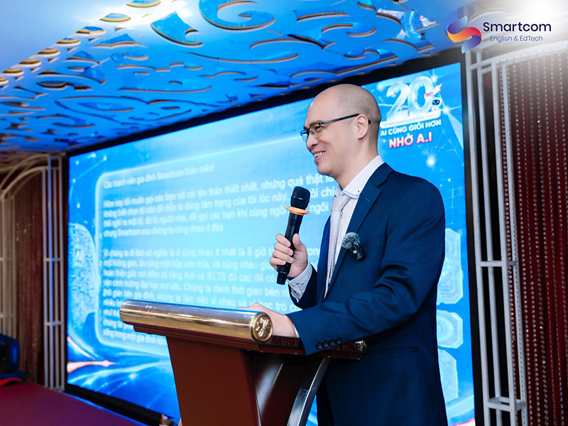 Chủ tịch Nguyễn Anh Đức phát biểu tại kỷ niệm 20 tuổi Smartcom English Chủ tịch Nguyễn Anh Đức phát biểu tại kỷ niệm 20 tuổi Smartcom English