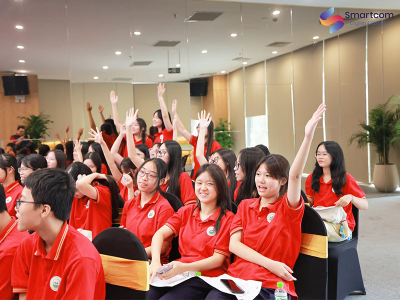 học sinh THPT Mỹ Đình tại buổi khai phóng ielts 8.0